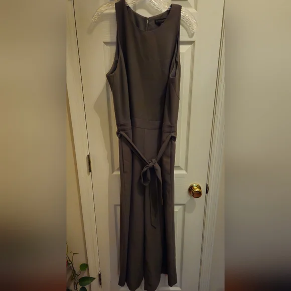 Banana Republic Olive Green Sleeveless Cropped Jumpsuit - Size 14